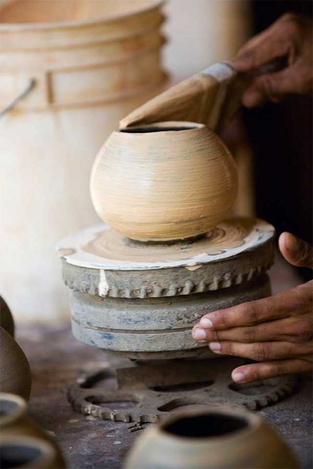 A potter works the clay on thewheel in Guaitil, Guanacaste. Close to Santa Cruz in Costa Rica