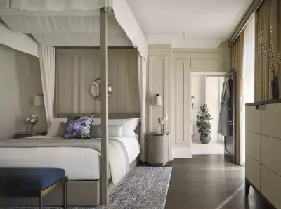 The Corner Suite