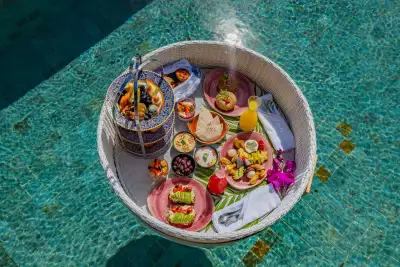 A floating breakfast brought by our hiyani.