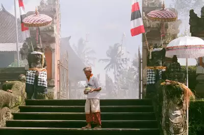 A man with an offering at the sacred Tirta Empul water temple