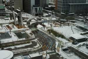 Snow-covered roads near Kanzawa station
