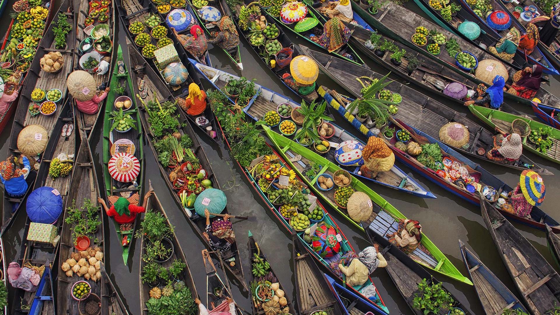 Floating market in Borneo Floating market in Borneo