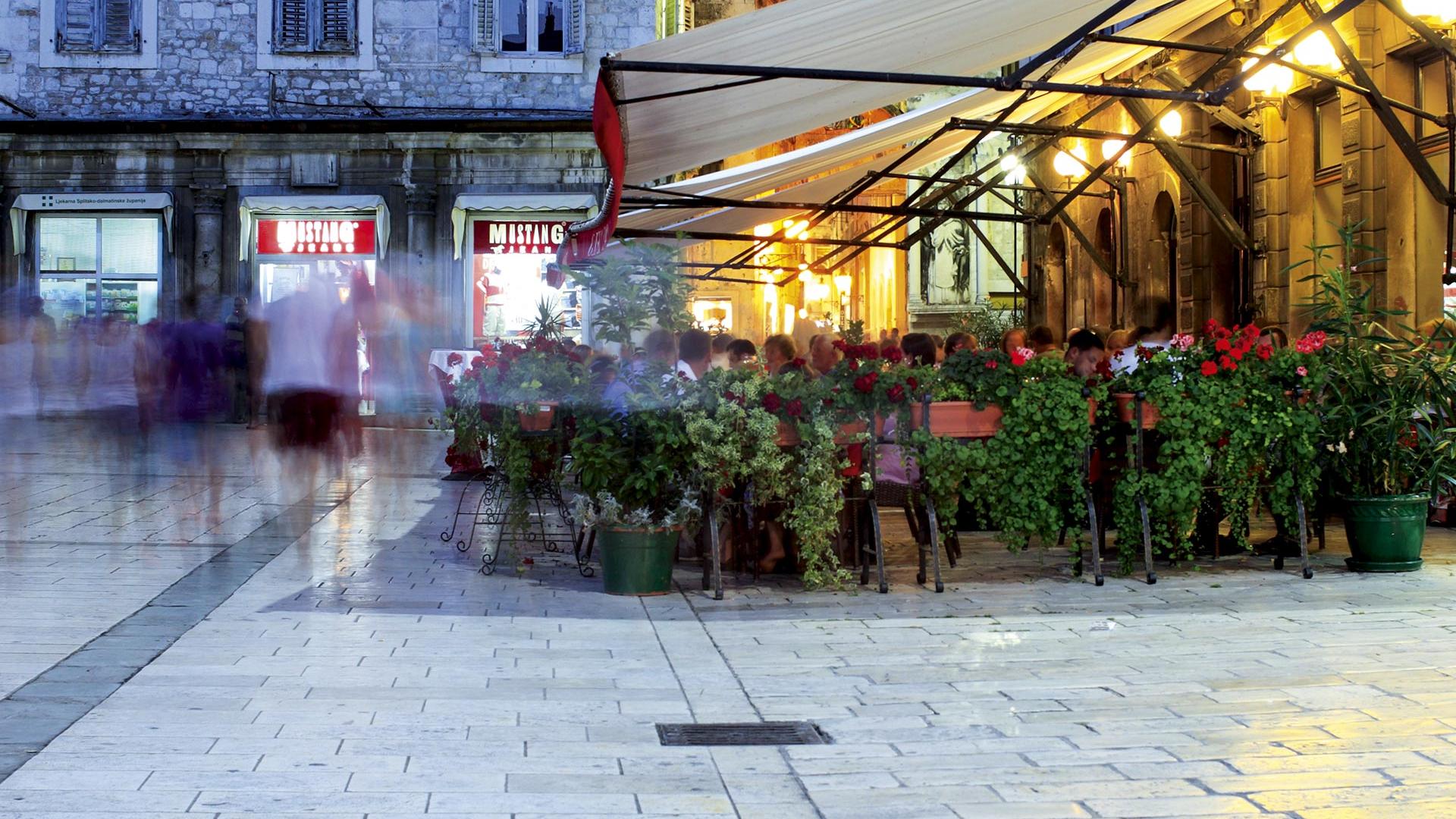 Alfresco dining in Split's old town Alfresco dining in Split's old town