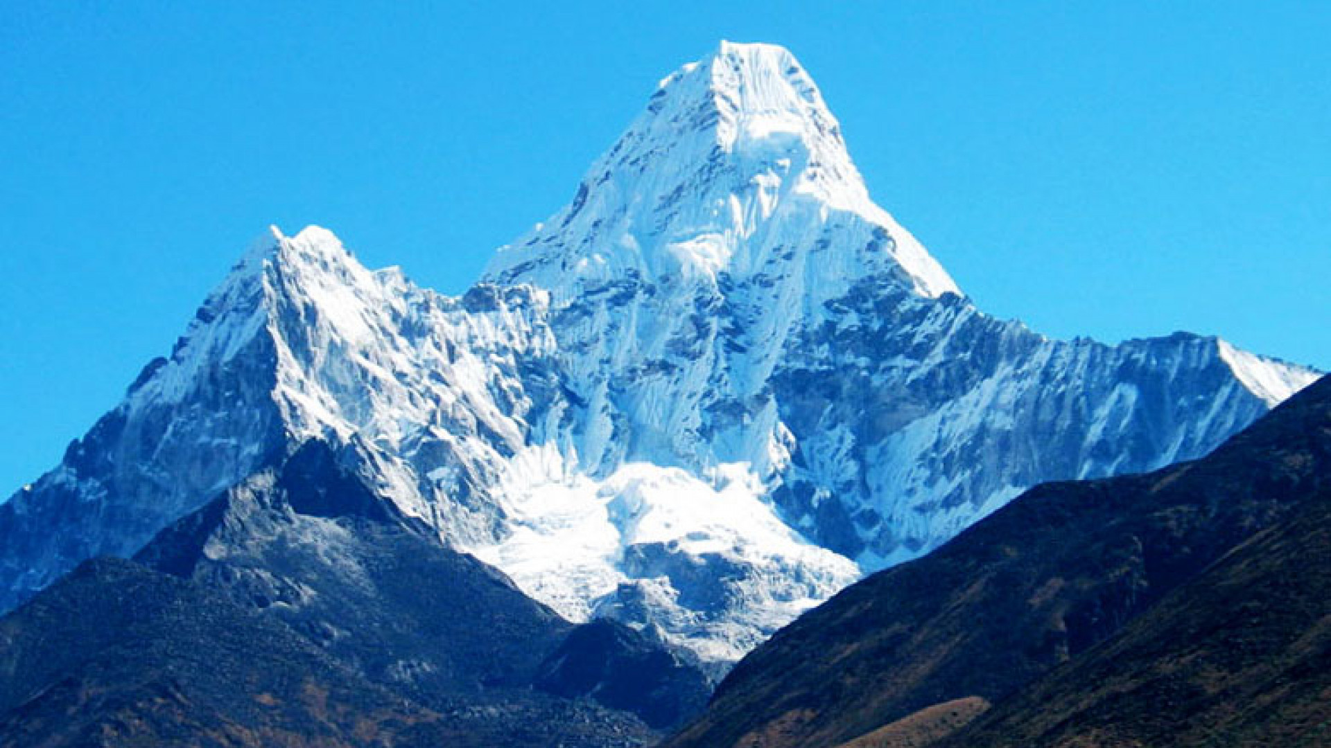 Mount everest is high in the world. Гималаи. Джомолунгма. Гималаи Эверест. Гора Юйшань. Самая высокая гора в мире.