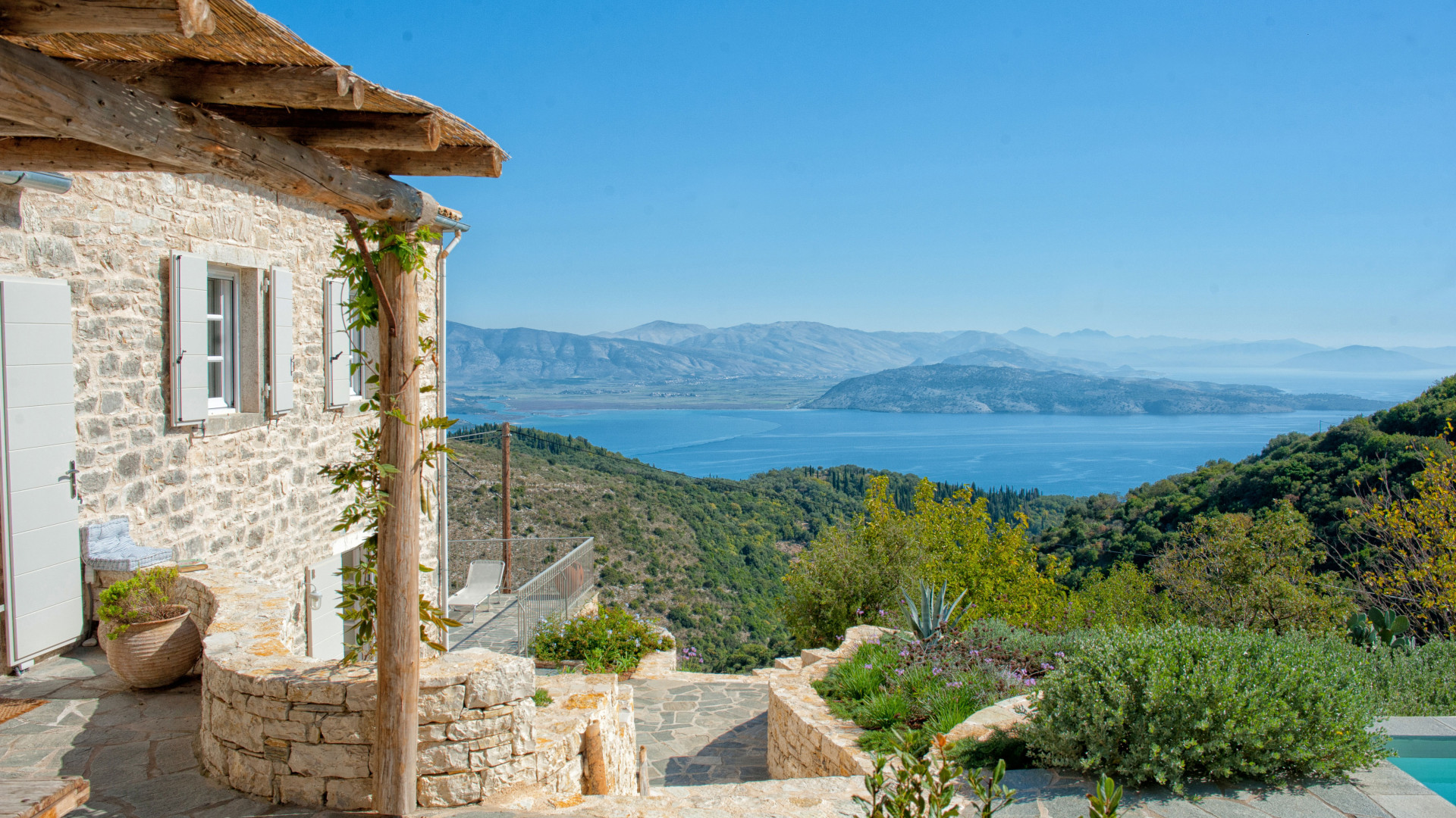 Deluxe hideaway overlooking the sea in Greece Deluxe hideaway overlooking the sea in Greece