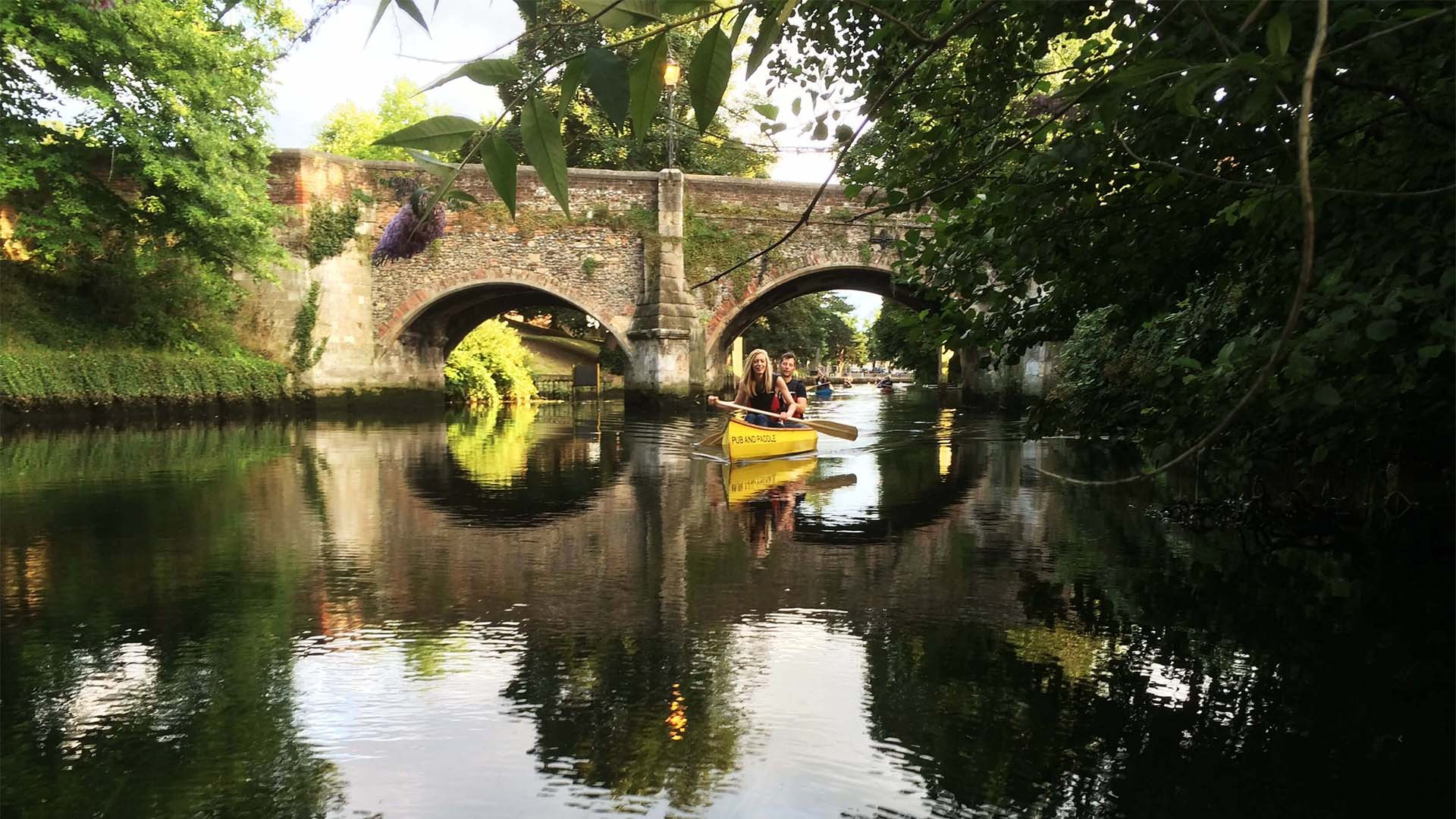 Pub & Paddle canoe tour in Norfolk Pub & Paddle canoe tour in Norfolk