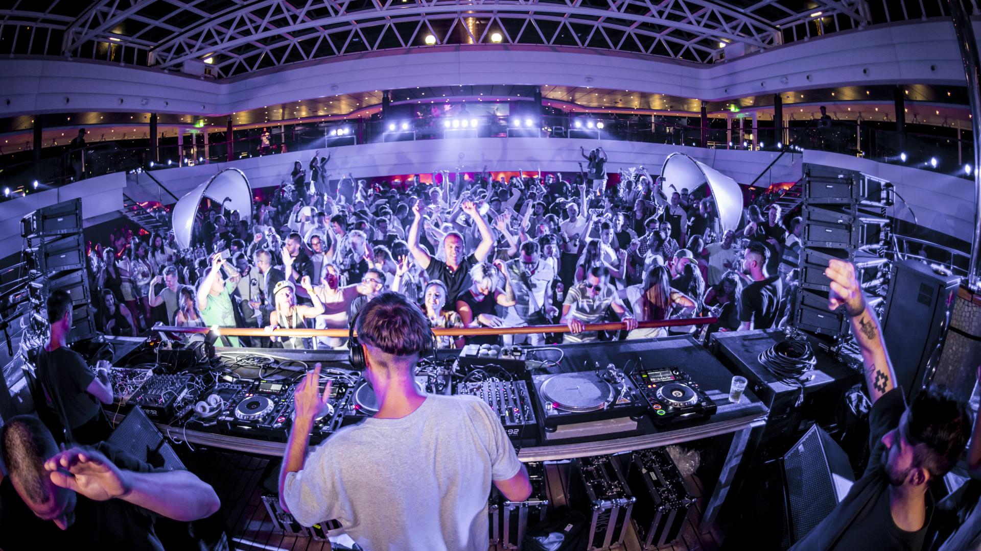 partying at mdrnty festival