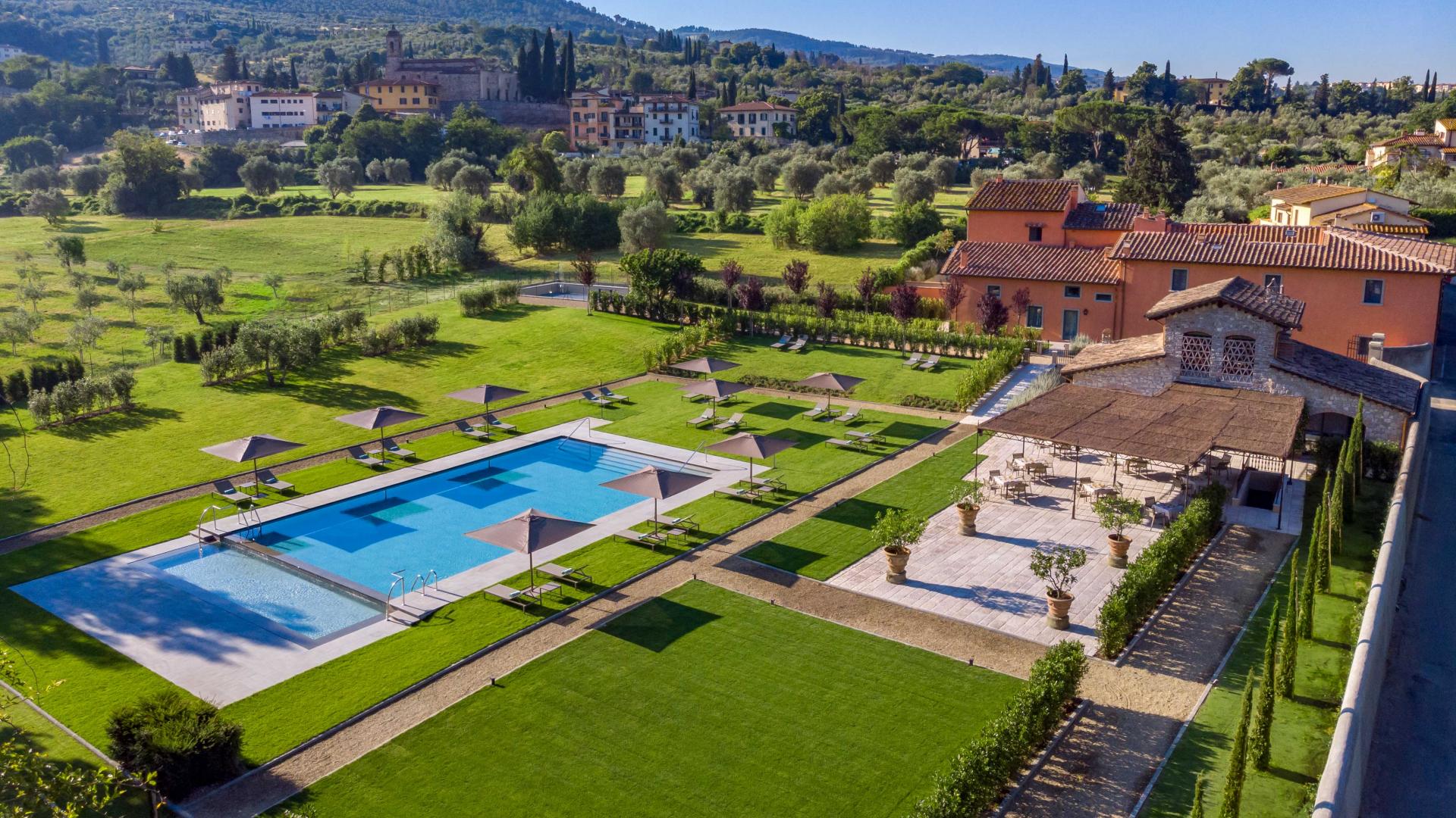 Florence Travel guide: Villa La Massa's pool and grounds