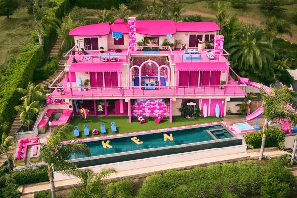 Barbie Malibu Dreamhouse, exterior