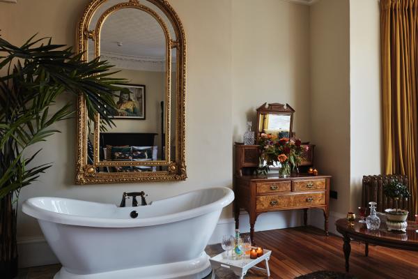 The bath in the Ruby Murray suite