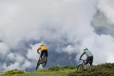 Yann Guigoz and Ludo May mountain bike downhill