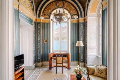 A writing desk in a bedroom at the Grand Hotel Villa Serbelloni