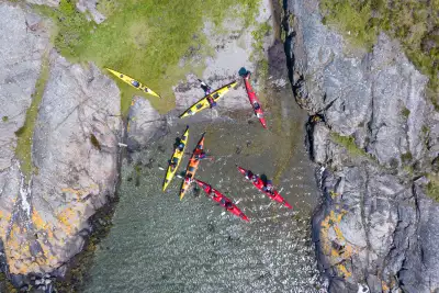 Threading a kayak beyond the island of R&aring;&ouml;n to reach the small islet of Kollholmen