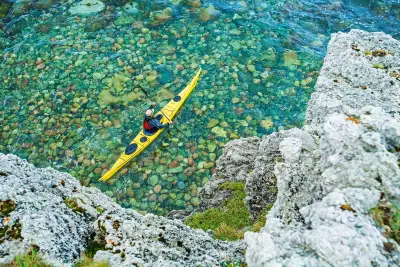 A kayaker in Arches Provincial Park