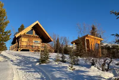 Dry cabin in Sky High Wilderness Ranch, Yukon