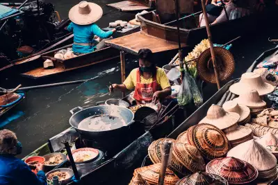 A floating market