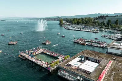 Seebadi Rapperswil, a historic lido located on Lake Zurich at the foot of Rapperswil Castle