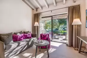 Junior suite living room