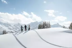 Ski Arlberg offers over 300 kilometres of ski runs for skiers and snowboarders of all levels Ski Arlberg offers over 300 kilometres of ski runs for skiers and snowboarders of all levels