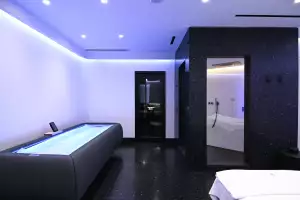 The Longevity Spa biohacking suite