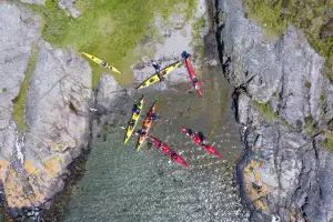 Threading a kayak beyond the island of Råön to reach the small islet of Kollholmen