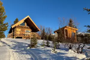 Dry cabin in Sky High Wilderness Ranch, Yukon Dry cabin in Sky High Wilderness Ranch, Yukon