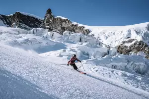 Glacier skiing in Saas-Fee