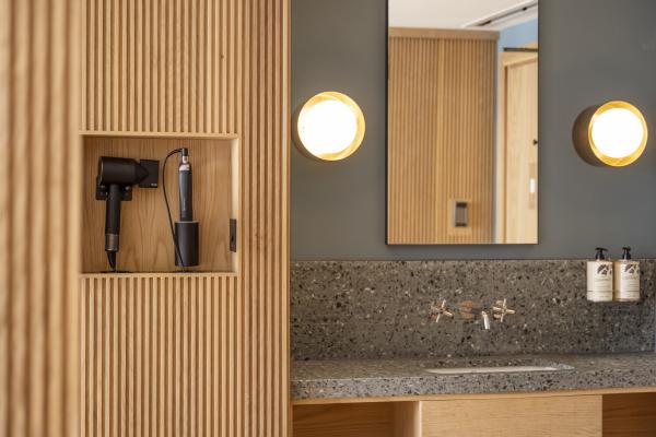 Bathroom, Mollie’s Motel