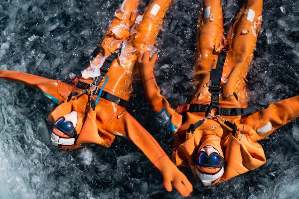 Nordic-inspired ice-floating in insulated dry suits on Lac de l'Ouillette