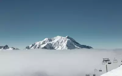 Snow-capped mountains in Val-d'Is&egrave;re