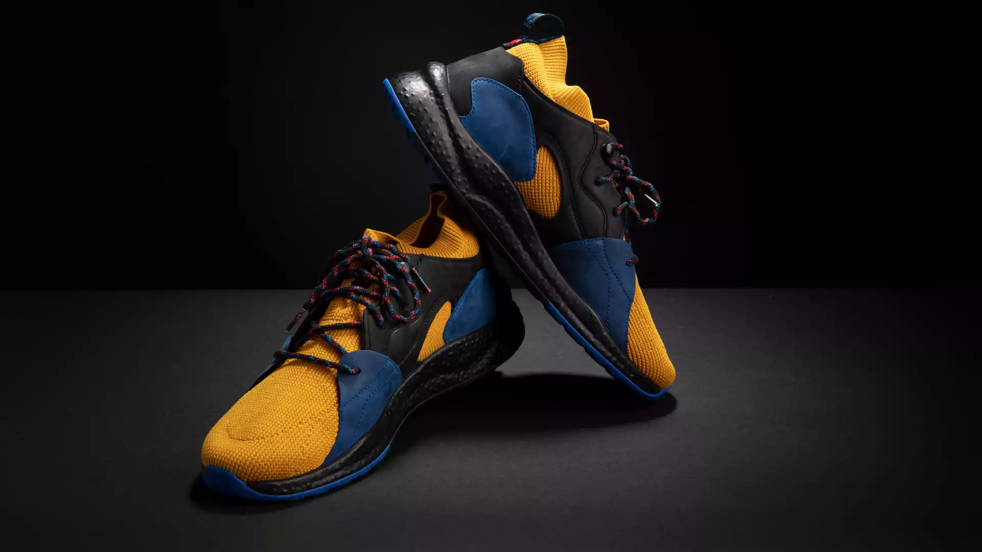 Columbia - Atmos x Columbia SH/FT OutDry Mid Sneakers in Pink Blue & Yellow Columbia × atmos】限定モデル SH/FTTM OUTDRYTM MIDが8月10日に  main image 3