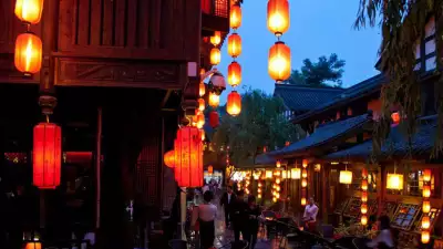 jinli-street-with-its-many-restaurants_0