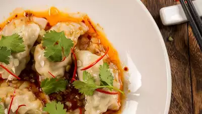 Ho-Lee-Fook---Moms-mostly-cabbage,-a-little-bit-of-pork-dumpling,-Sacha-chili-sauce-(2)