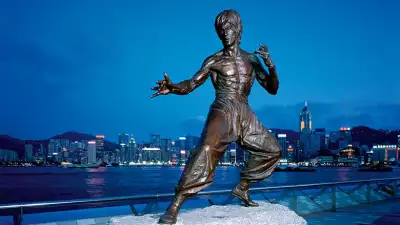 13.-Brucee-Lee-Statue-on-Avenue-of-Star