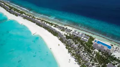 AERIAL-SHOT---ISLAND-WITH-BOTH-SIDES-AND-POOL