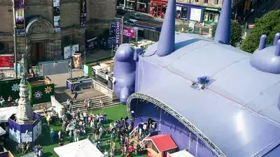 Edinburgh-Festival-Fringe---Bristo-Square