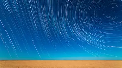 Star-Trails-on-the-Beach-©-Sebastián-Guillermaz