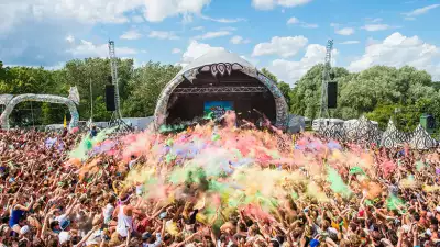the_infamous_paint_fight121_website_image_brtj_standard