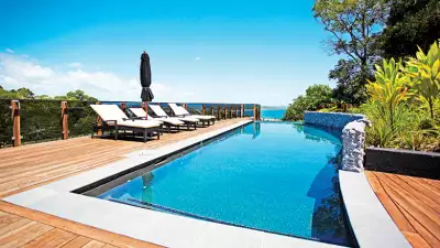 OUTLittleHastings-Villas_PoolDeck