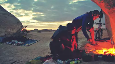 Camp-fire-in-the-White-Desert