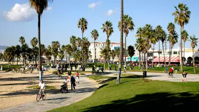 Bicycle-Ride-along-Venice-Beach