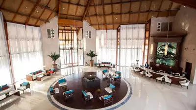 JA-Palm-Tree-Court---Lobby-(2)