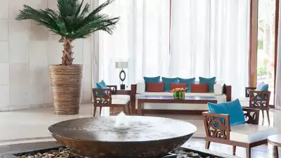 JA-Palm-Tree-Court---Lobby-(9)
