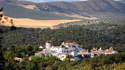 Exterior-View-12_La-Bobadilla
