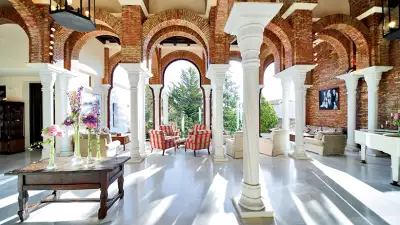 Lobby-View-3_La-Bobadilla