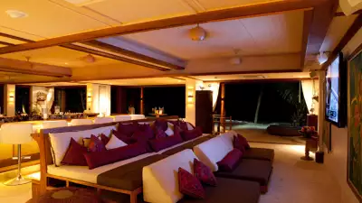 Necker-Island_Beach-House-sofa