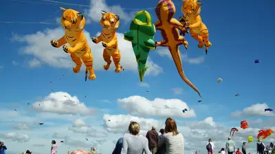 Tigers,-Gecko-&-Fish-with-spectators-(credit-Myk-Garton)