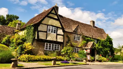 Stay at the Old Swan & Minster Mill B&B in Cotswolds