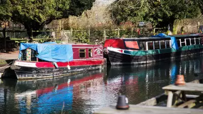 Canal path by Berkshrie pub, The Dundas Arms