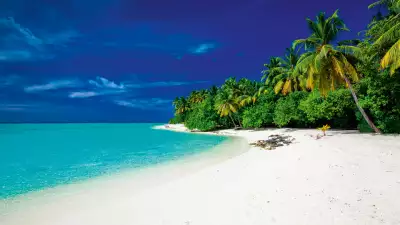 White sands and turquoise sea in Fiji